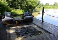 Kanga Camp, Feuerstelle am Fluss