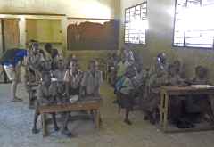 Dongo Kundu Grundschule, Klassenzimmer &copy; Foto: Susanne Schlesinger | Outback Africa