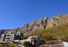 Blick von der Talstation der Seilbahn zum Tafelberg © Foto: Ines Schulze