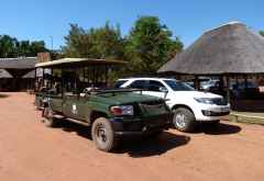 Mhondoro Game Lodge, Pirschfahrzeug &copy; Foto: Jens Doering | Outback Africa