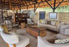 Lounge des Chiawa Camp &copy; Foto: Ulrike Pârvu | Outback Africa Erlebnisreisen