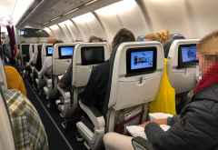 Eurowings Discover, Economy Class. Ganz vorn links sind die etwas breiteren Sitze der Economy Comfort zu erkennen. &copy; Foto: Marco Penzel | Outback Africa