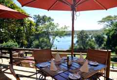Kubu Lodge, Restaurantterrasse &copy; Foto: Marco Penzel | Outback Africa