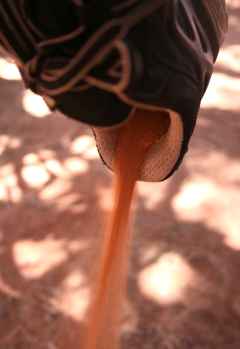Die halbe Düne landet in den Schuhen &copy; Foto: Doreen Schütze | Outback Africa
