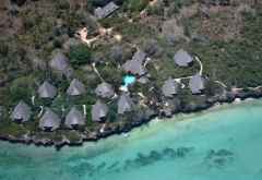 Unguja Lodge aus der Luft bei hohem Wasserstand