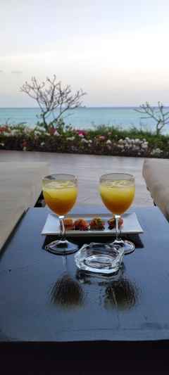 Zawadi Hotel, Sundowner auf der Terrasse &copy; Foto: Justine Retzar | Outback Africa Erlebnisreisen