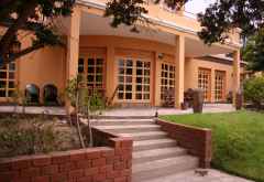 Eingangstor zur Rostock Ritz Lodge &copy; Foto: Doreen Schütze | Outback Africa