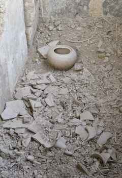 Kazuri Bead Factory, Unscheinbare Tonerde, das Rohmaterial für die Perlenherstellung &copy; Foto: Susanne Schlesinger | Outback Africa