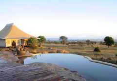 Der Poolbereich des Sayari Camp &copy; Foto: Marco Penzel | Outback Africa