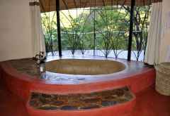 Tongole Wilderness Lodge, Badewanne am Fenstert &copy; Foto: Svenja Penzel | Outback Africa