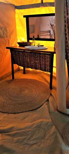 Tarangire View Camp, Waschtisch &copy; Foto: Justine Retzar | Outback Africa Erlebnisreisen