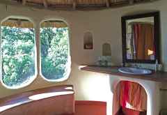 Gemauertes Badezimmer der Mihingo Lodge &copy; Foto: Svenja Penzel @ Outback Africa