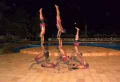 Temple Point Resort, Akrobatikshow &copy; Foto: Susanne Schlesinger | Outback Africa