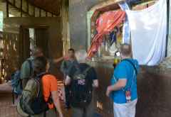 Die Ikonen werden zum Schutz vor der Sonne verhüllt, Kirche Azwa Maryam, Äthiopien &copy; Foto: René Schmidt | Outback Africa