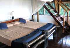 Gemütliches Doppelbett in der Hütte von Lazy Lagoon &copy; Foto: Svenja Penzel | Outback Africa