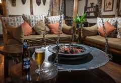 Heiße Glut und kühles Bier in der Buhoma Lodge &copy; Foto: Marco Penzel | Outback Africa