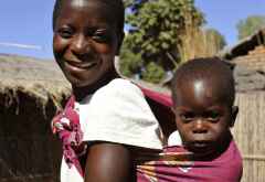 Junge Mutter &copy; Foto: Svenja Penzel | Outback Africa