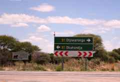 Wegweiser mit O &copy; Foto: Doreen Schütze | Outback Africa