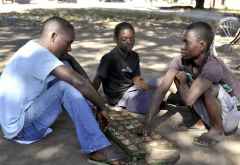 Bao, eins der beliebtesten Brettspiele Afrikas &copy; Foto: Svenja Penzel | Outback Africa