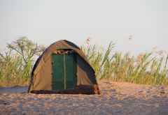 Kanutour, Zelt am Sambesiufer &copy; Foto: Susanne Schlesinger | Outback Africa