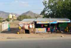 Marktstand und Kirche in Awash, Äthiopien © Foto: René Schmidt | Outback Africa