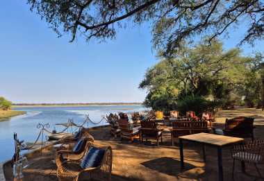 Terrasse mit Blick auf den Chongwe, Chongwe River Lodge, Lower Zambezi © Foto: Ulrike Pârvu | Outback Africa Erlebnisreisen