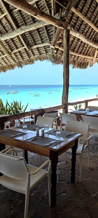 Sandies Baobab Beach, Hauptrestaurant direkt am Meer &copy; Foto: Justine Retzar | Outback Africa Erlebnisreisen