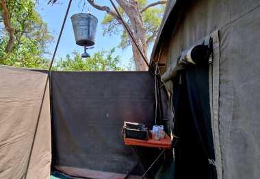 Open Air-Badezimmer beim Komfortcamping &copy; Foto: Jacqueline Korb | Outback Africa