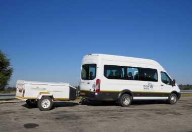 Bus mit Anhänger, Bush Ways Safaris &copy; Foto: Susanne Schlesinger | Outback Africa