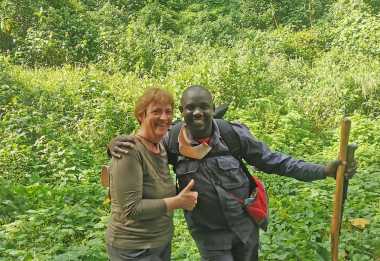 Mein stiller Held Caleb beim Gorillatracking in Bwindi, Uganda © Foto: Ulrike Pârvu | Outback Africa Erlebnisreisen
