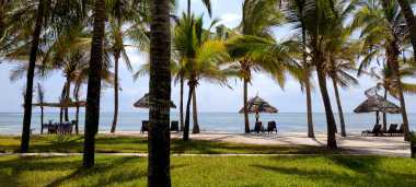 Strand am Baraza Resort &copy; Foto: Justine Retzar | Outback Africa Erlebnisreisen