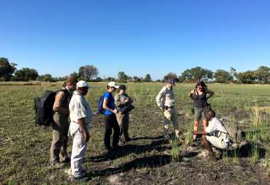 Auf Fußpirsch mit Carl im Okavango-Delta &copy; Foto: Svenja Penzel | Outback Africa