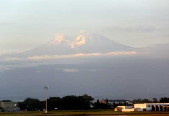 Kilimanjaro bei der Zwischenlandung Mombasa-Addis Abeba &copy; Foto: S. Schlesinger | Outback Africa Erlebnisreisen