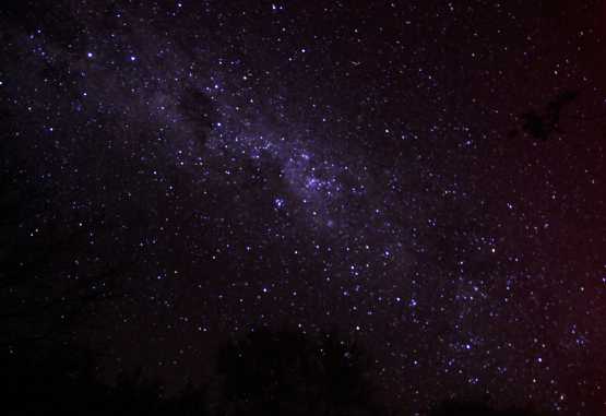 Sternenhimmel mit dem Kreuz des Südens und der Milchstraße über der Namibwüste. &copy; Foto: Sonja Grob | Fotocommunity mit freundlicher Genehmigung