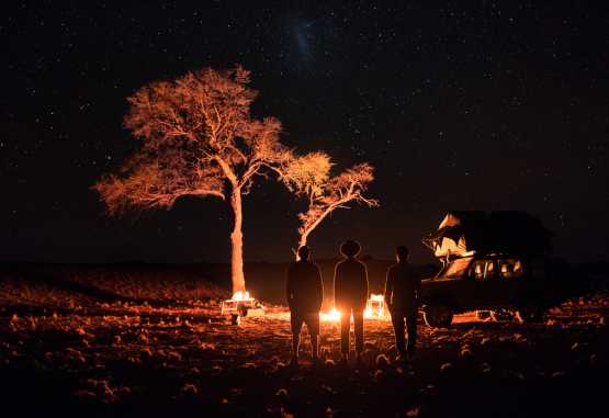 So ganz alleine und ohne Vorbereitung sollte man sich nicht auf eine Camping-Safari begeben. &copy; Foto: Brice Portolano | hanslucas.com