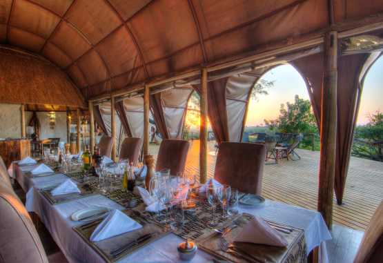 Camp Okuti, Dinner &copy; Foto: Camp Okuti