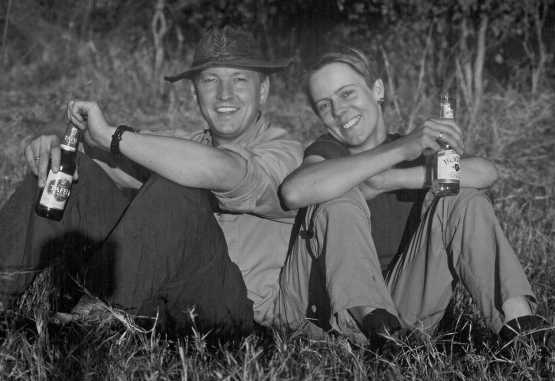 Marco und Svenja auf Hochzeitsreise in Namibia und Botswana, Juni 2003 &copy; Foto: privat