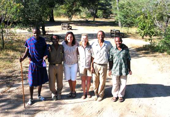 Abschied vom Team des Laba Siwandu Camps &copy; Foto: Svenja Penzel | Outback Africa