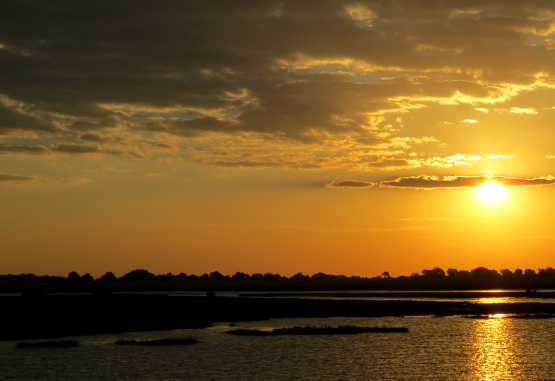 Sonnenuntergang am Chobe &copy; Foto: Susanne Schlesinger | Outback Africa