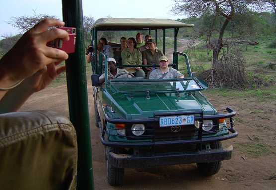 Auf Pirschfahrt in einem privaten Bush Camp nahe dem Krüger Park. &copy; Foto: Jens Döring | Outback Africa