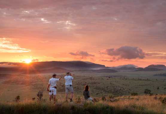 Mhondoro Game Lodge, Pirschwanderung &copy; Foto: DOOKPHOTO