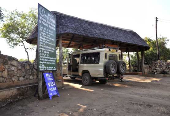 Eingangstor zum Majete Wildreservat &copy; Foto: Svenja Penzel | Outback Africa