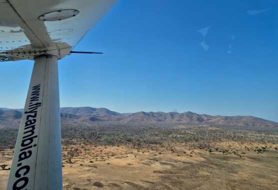 Anflug auf den Lower Zambezi Nationalpark in Sambia &copy; Foto: Ulrike Pârvu | Outback Africa Erlebnisreisen
