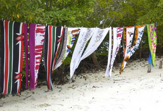 Temple Point Resort, Bootstour Mida Creek, Souvenirs &copy; Foto: Susanne Schlesinger | Outback Africa