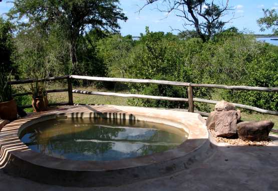 Privater Pool einer Suite, Sand River Selous &copy; Foto: Svenja Penzel | Outback Africa