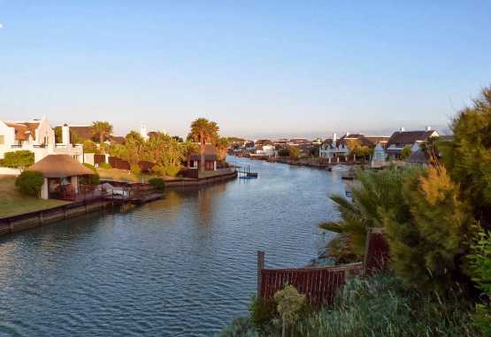 Idyllische Kanäle durchziehen den Ferienort St. Francis Bay. &copy; Foto: Jens Döring | Outback Africa