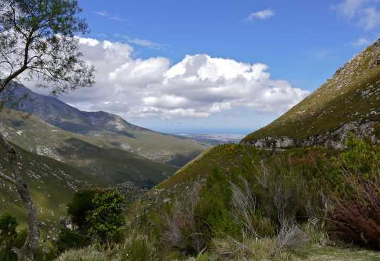 Ausblick auf den Küstenort George vom Outeniqua-Pass &copy; Foto: Bernard Dupont | Wikimedia Commons
