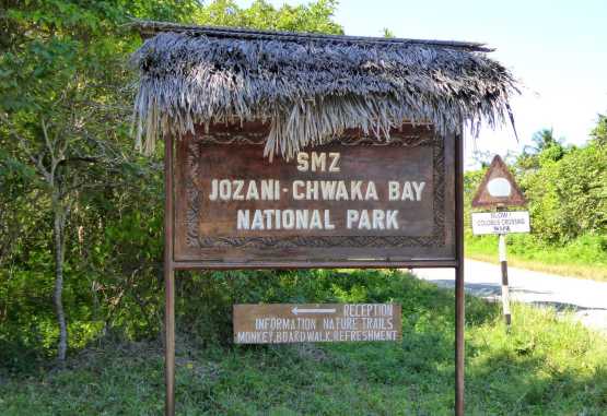 Eingangsschild zum Jozani Nationalpark &copy; Foto: Angelika Krüger | Outback Africa