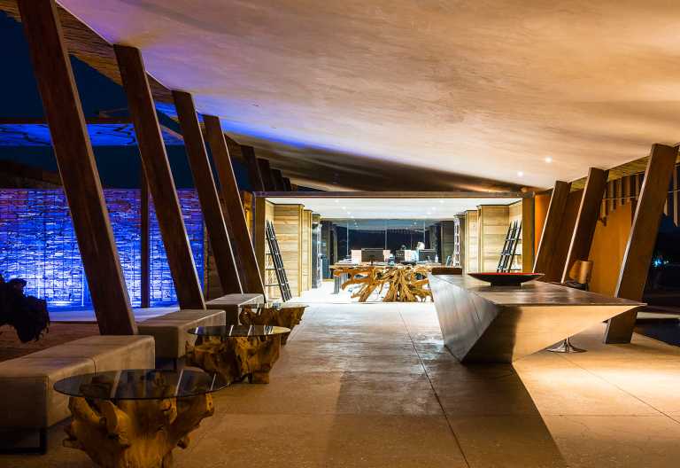 Moderne Lounge der Dead Valley Lodge © Foto: Roy van der Merwe