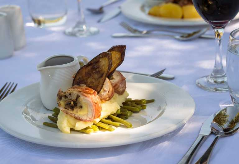 Mittagessen im Kuthengo Camp © Foto: Dana Allen | Robin Pope Safaris